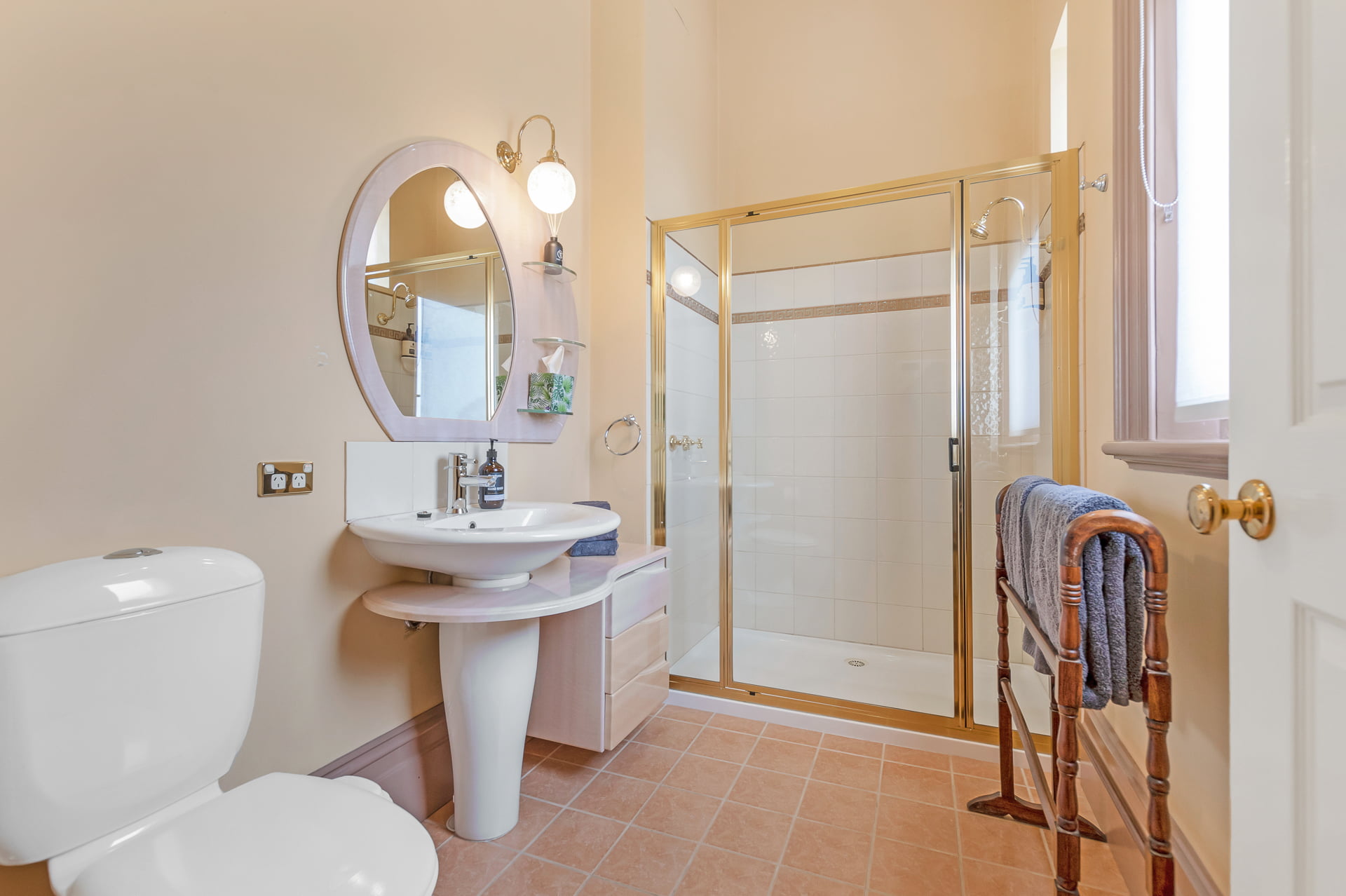 apartment-bathroom
