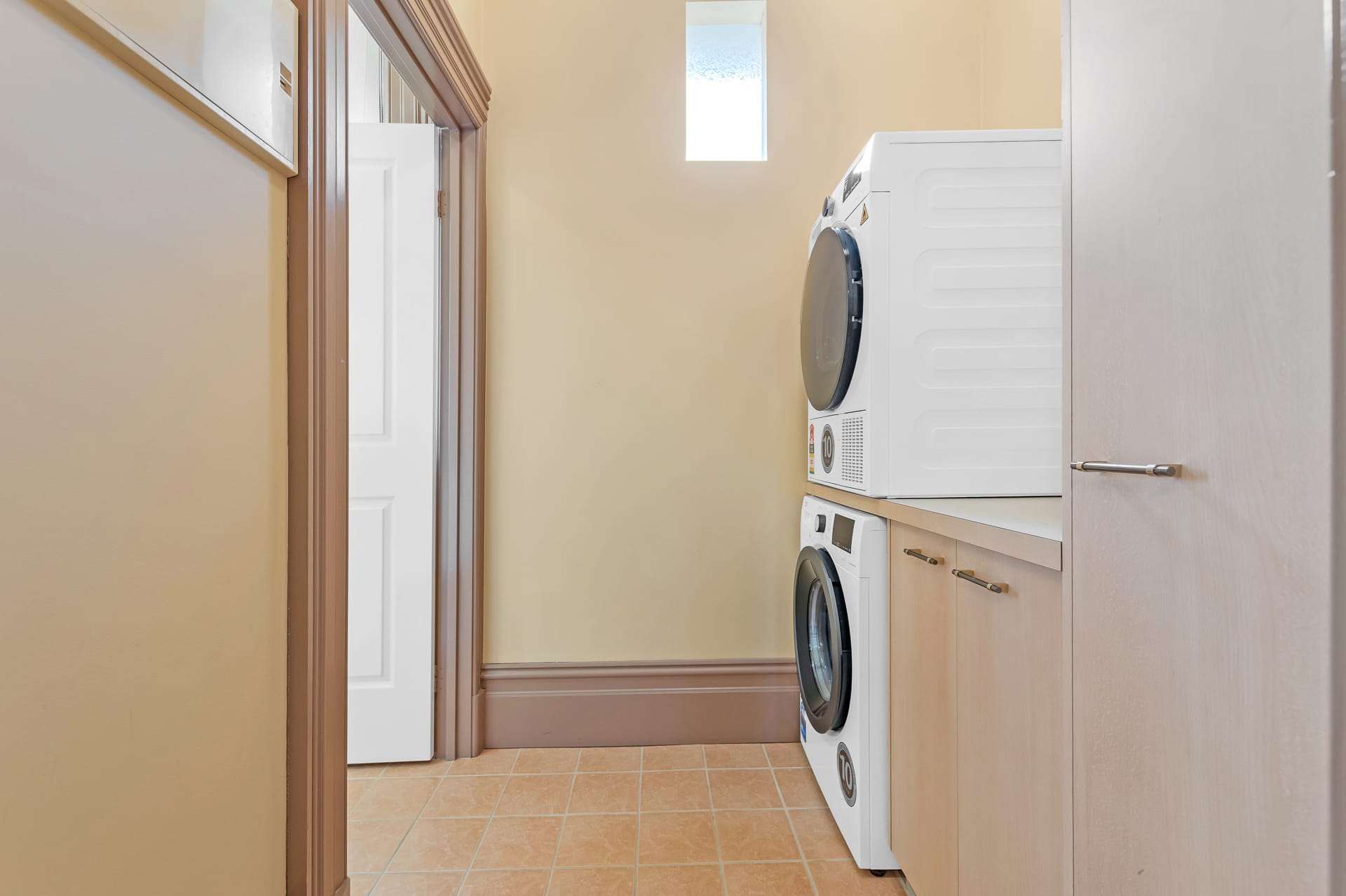 apartment-laundry