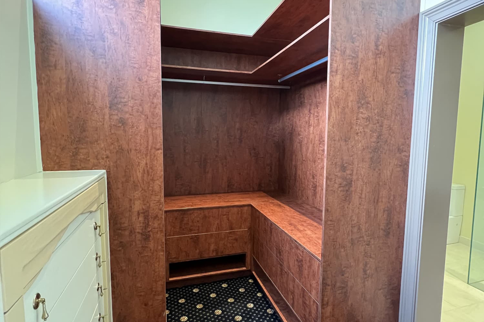 campbell-suite-wardrobe-crop