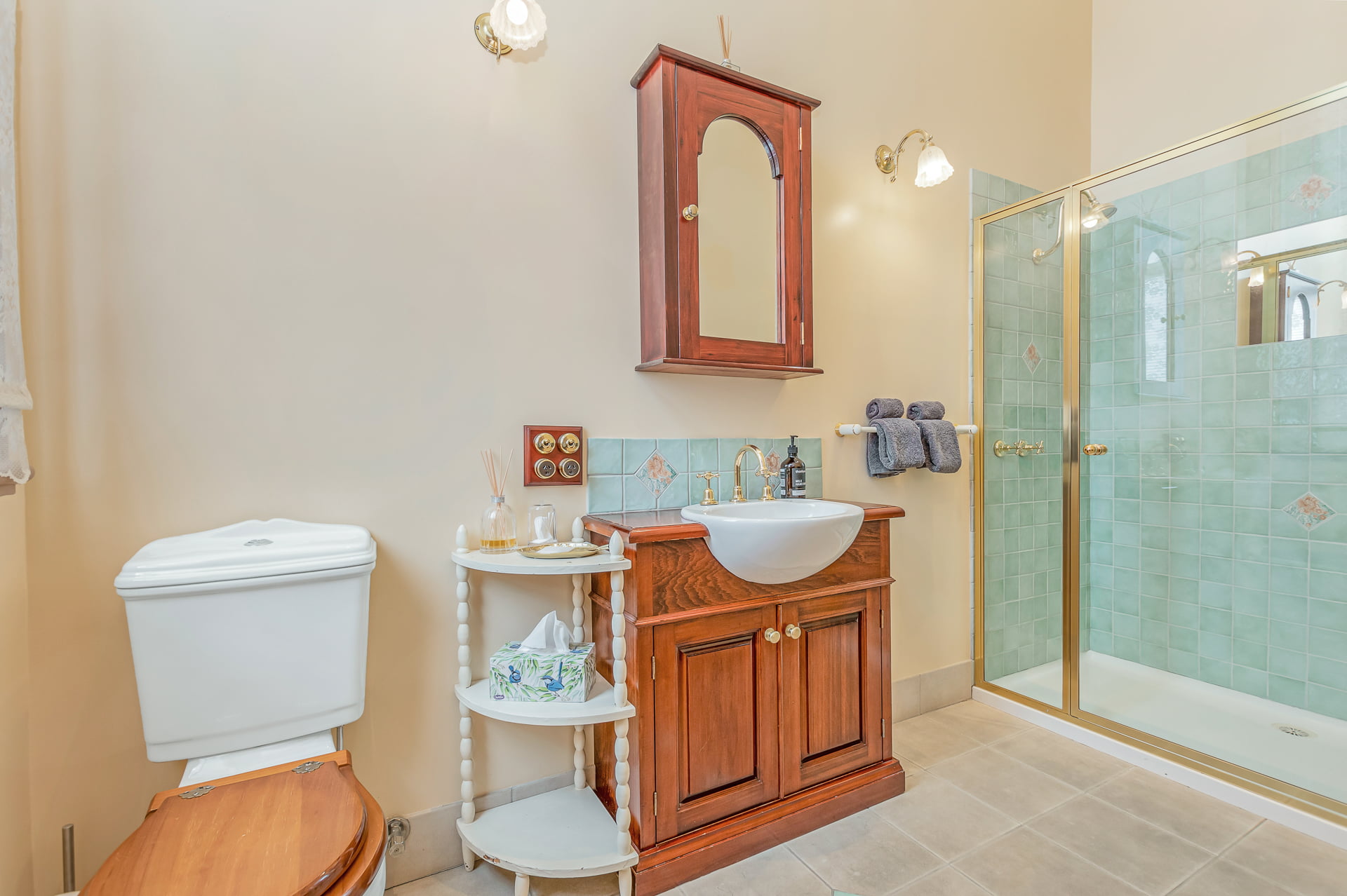 postmaster-bathroom